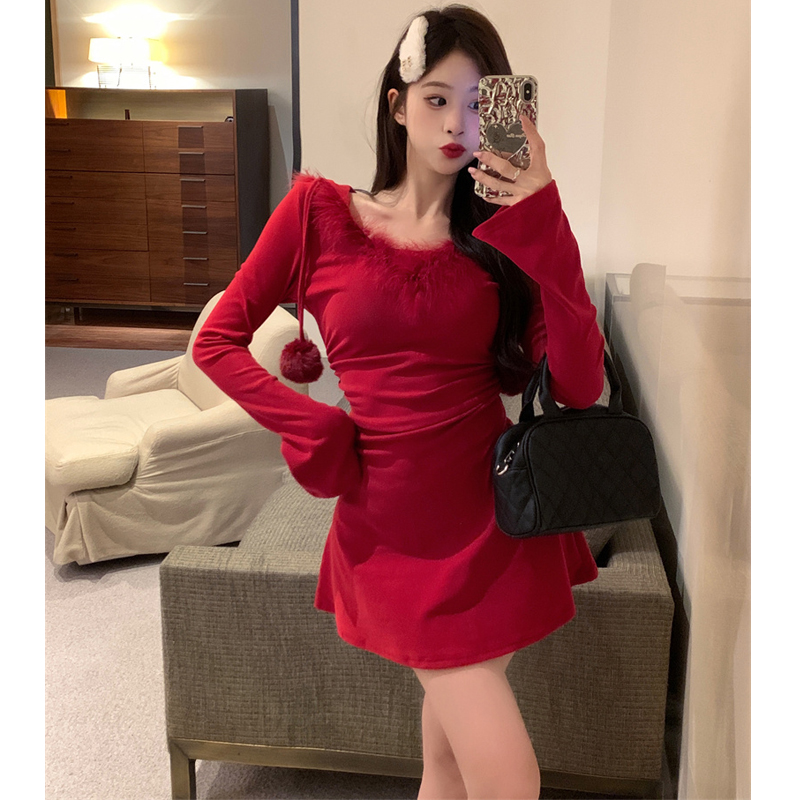 大码胖mm秋冬新款V领连帽包臀裙修身收腰a摆褶皱连衣裙女