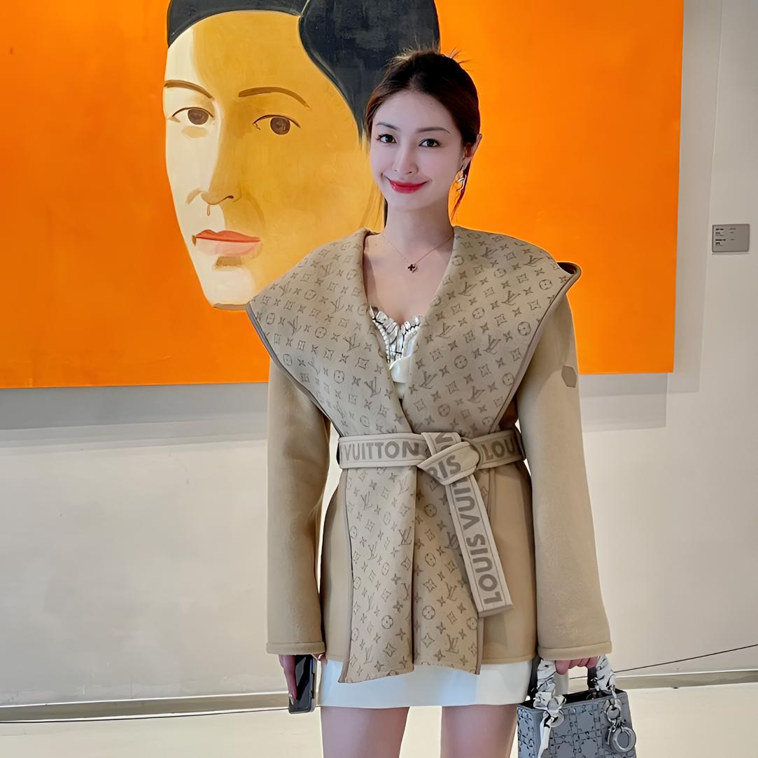 未使用 LouisVuitton/路易威登 001717 图案系带短大衣 42码 