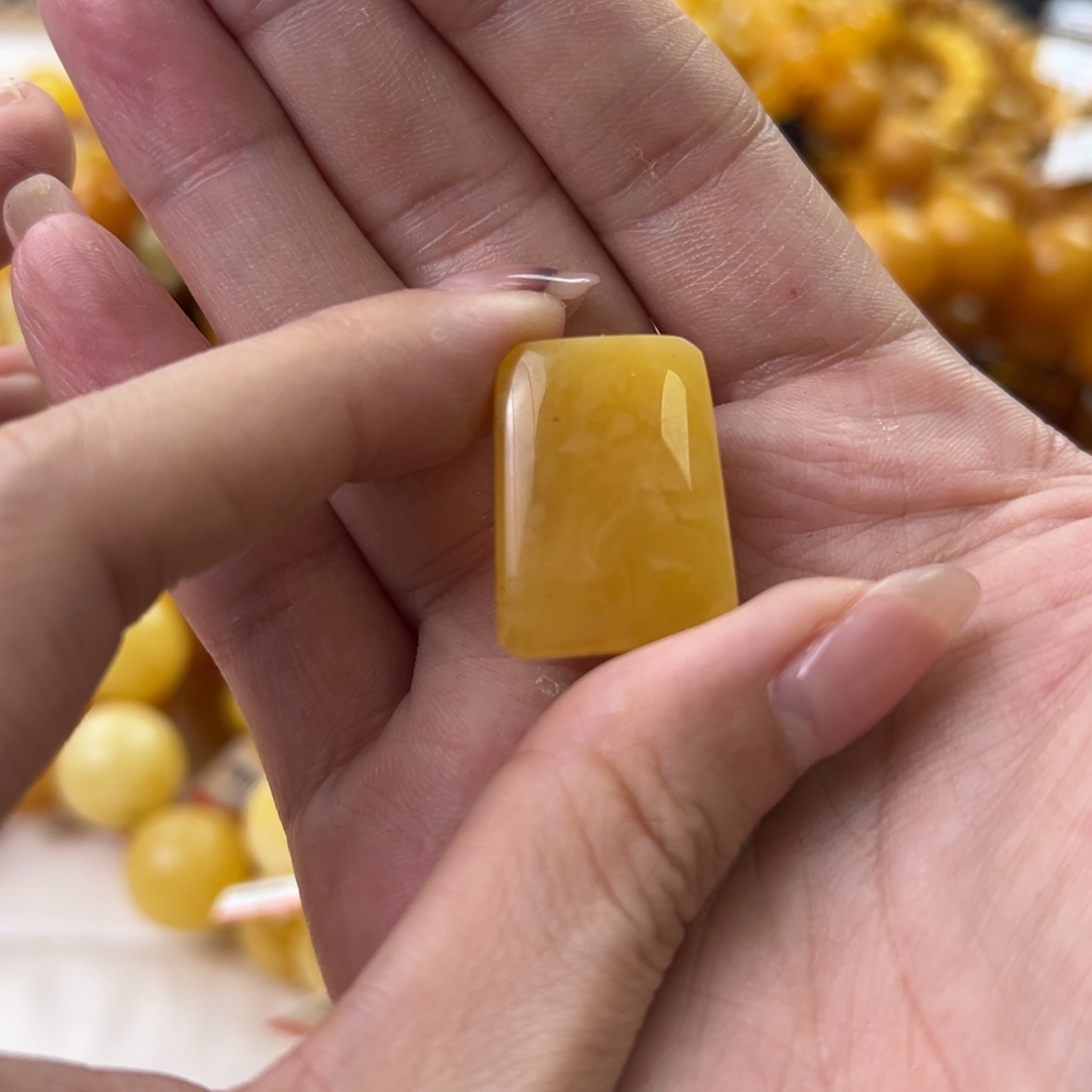 琥珀珠宝奇石未镶嵌