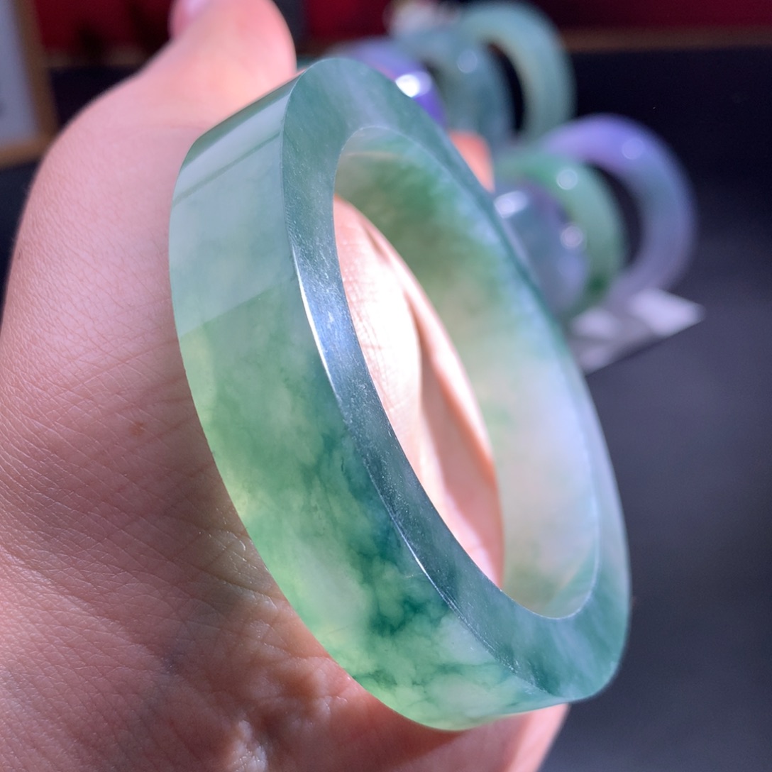 定制翡翠未镶嵌翡翠手镯