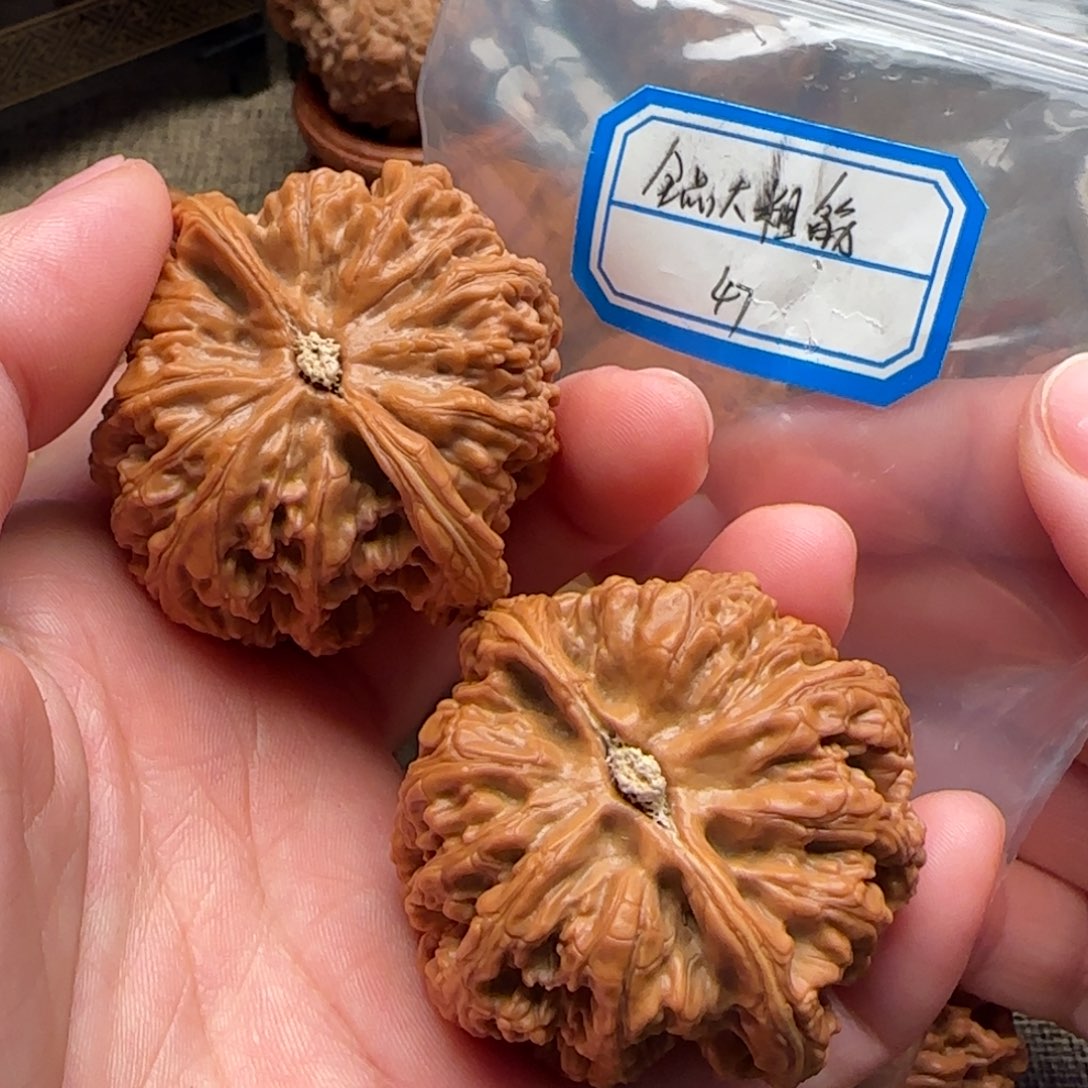 文玩核桃把件半*发发发