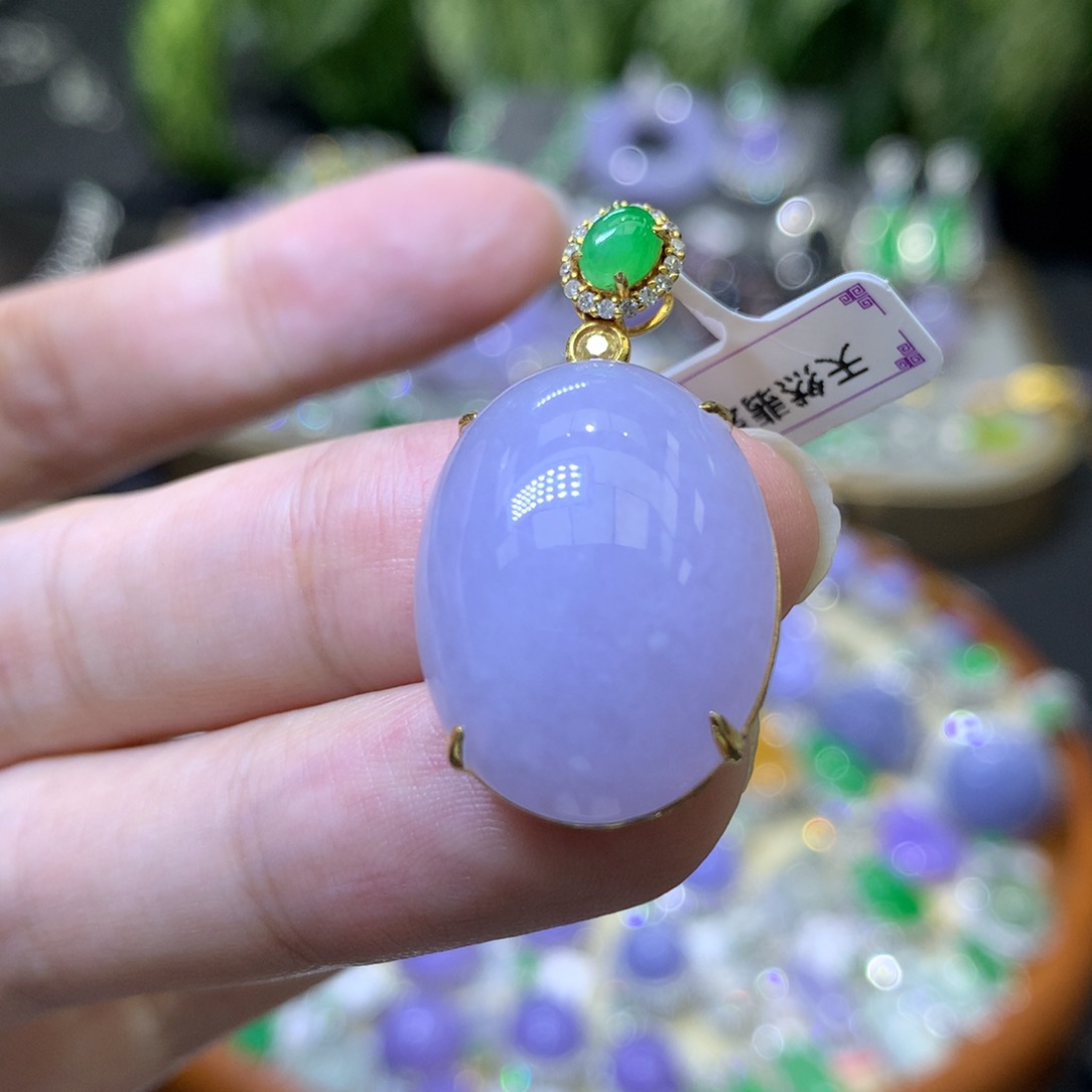 颈饰18K金镶嵌翡翠