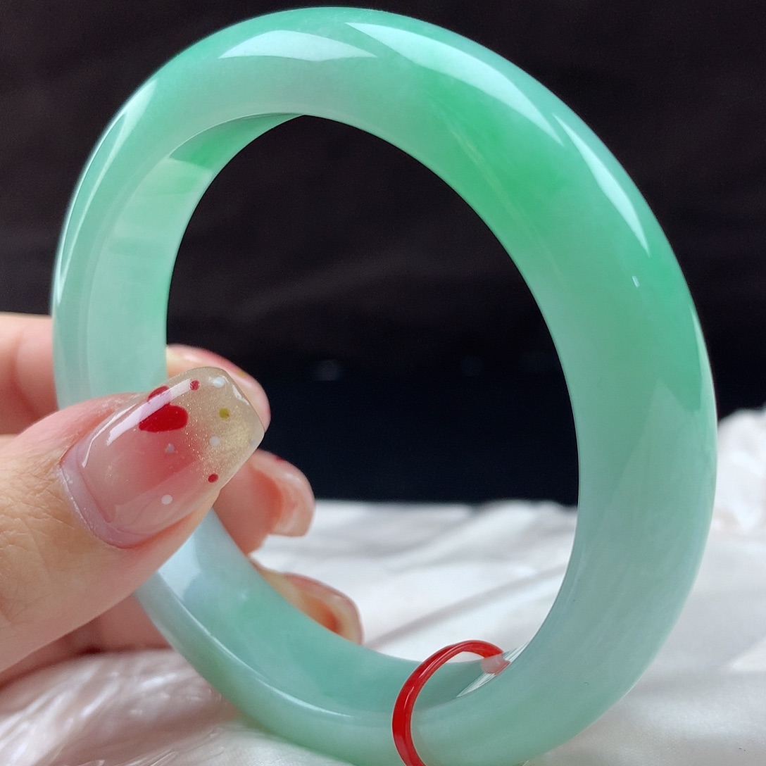 翡翠手镯未镶嵌默*8008，