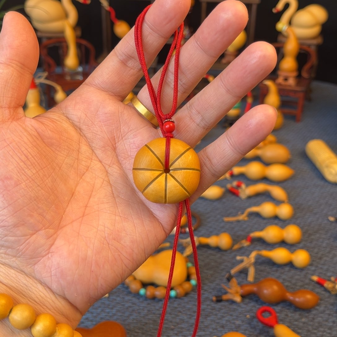 鲍*萍手把小葫芦平安扣吊坠