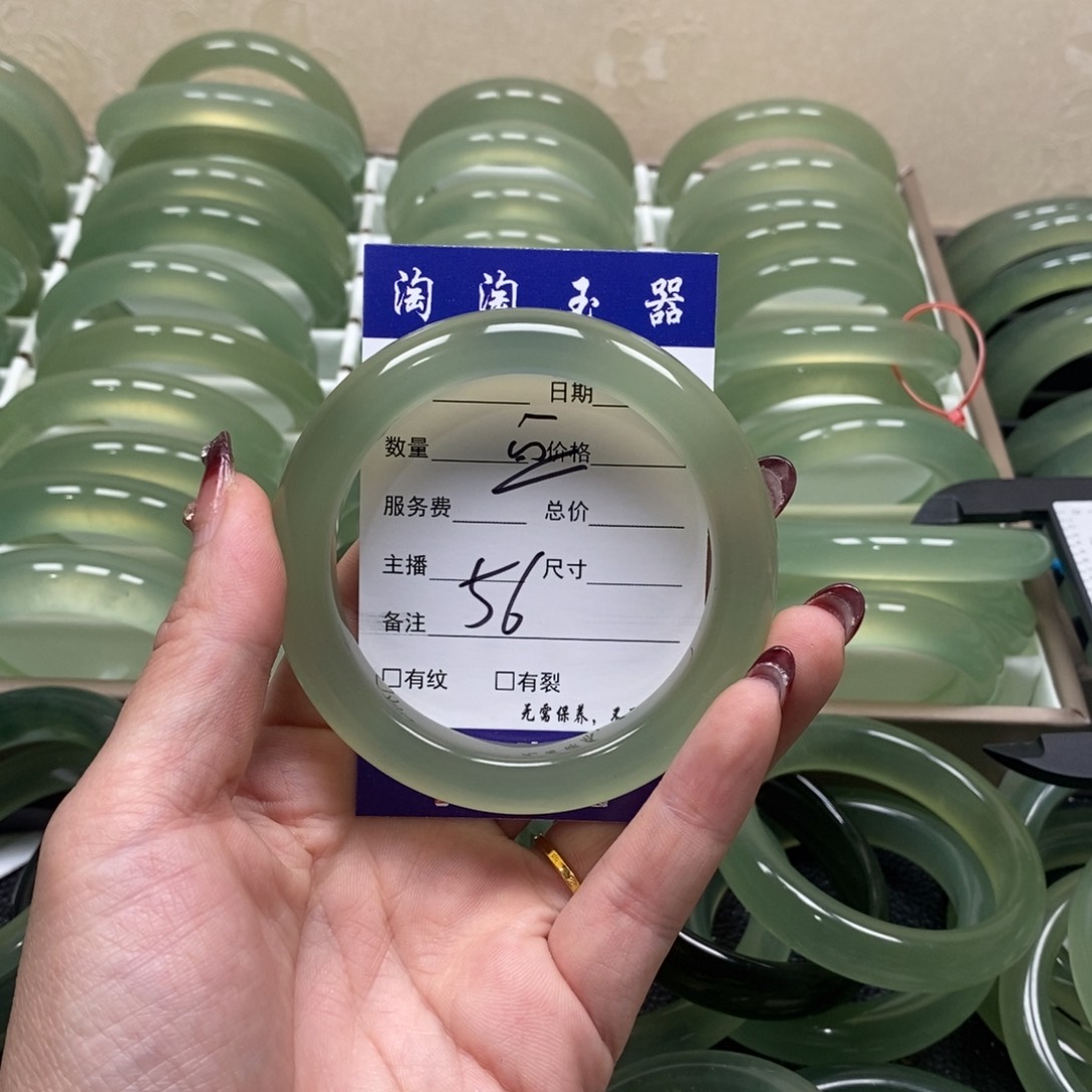 蛇纹石玉手镯未镶嵌爱***豆