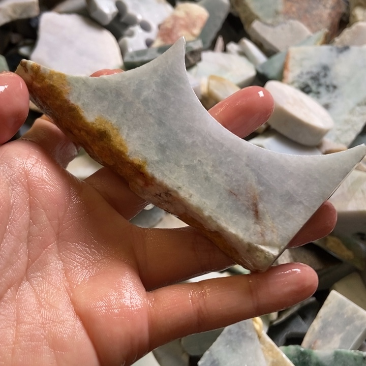 翡翠颈饰未镶嵌天然翡翠