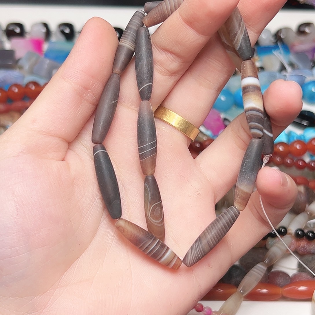 玛瑙/玉髓未镶嵌珠宝半成品c49 6*28m 奶咖天珠一条