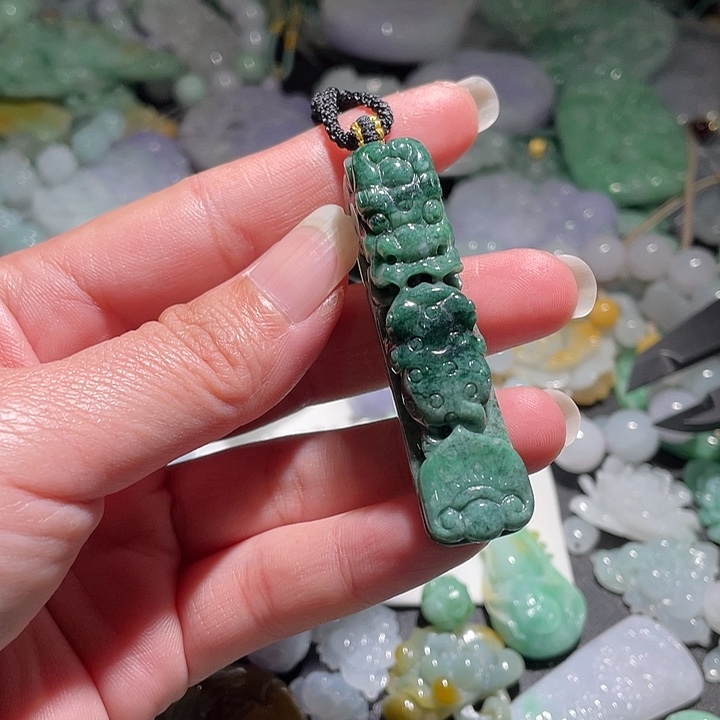 颈饰未镶嵌翡翠天