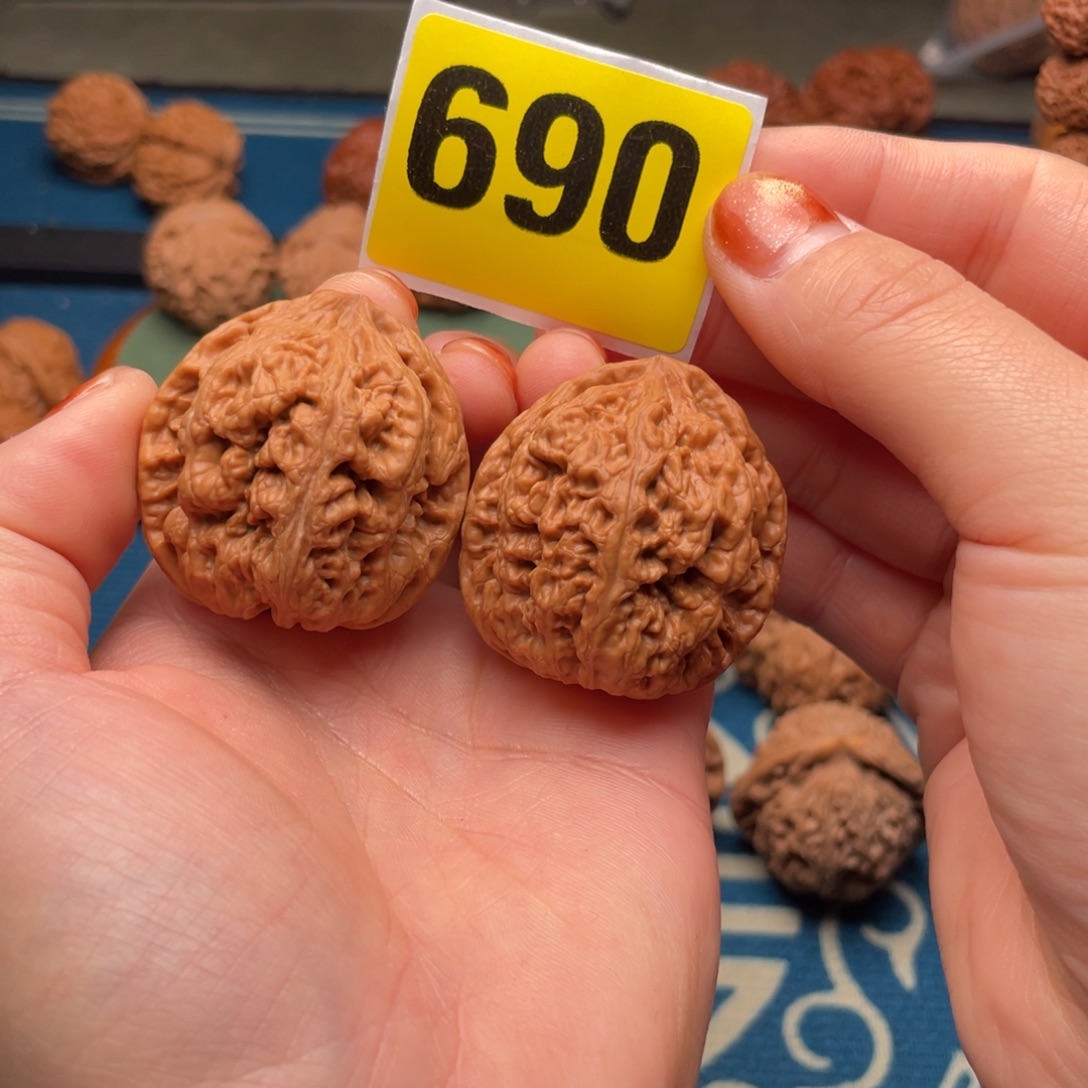 文玩核桃吊坠37粗筋690号