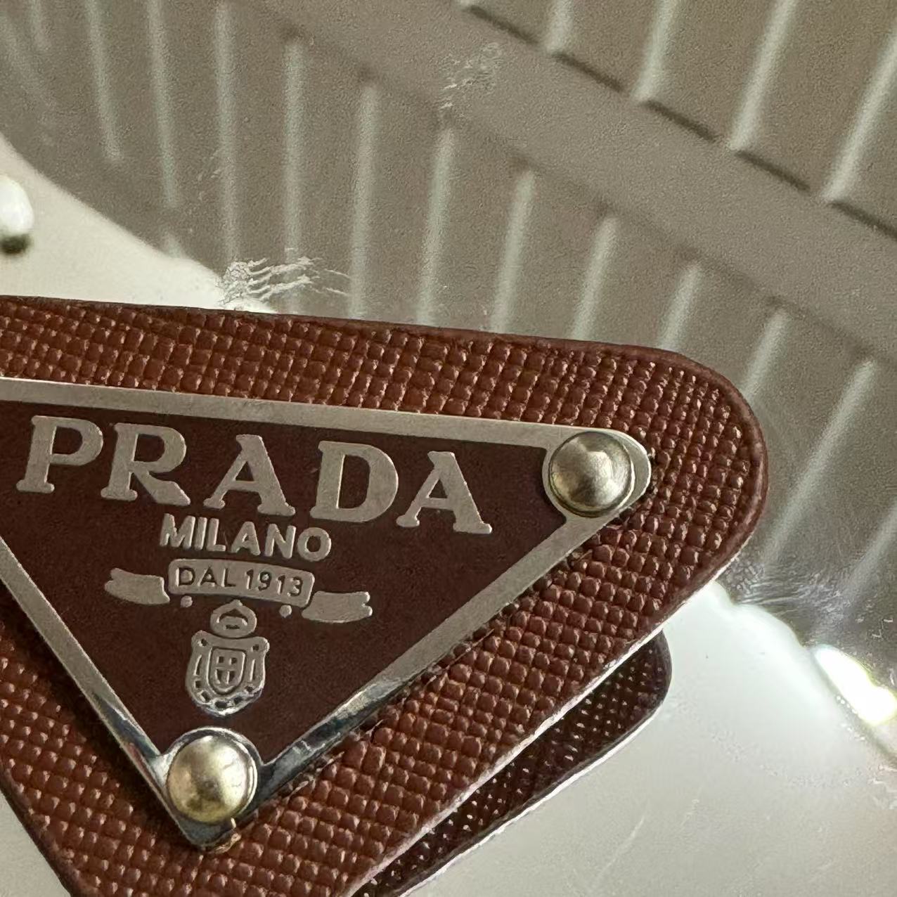 95新 Prada/普拉达 零件改款/乱乱子中古/胸针/95035不支持鉴定