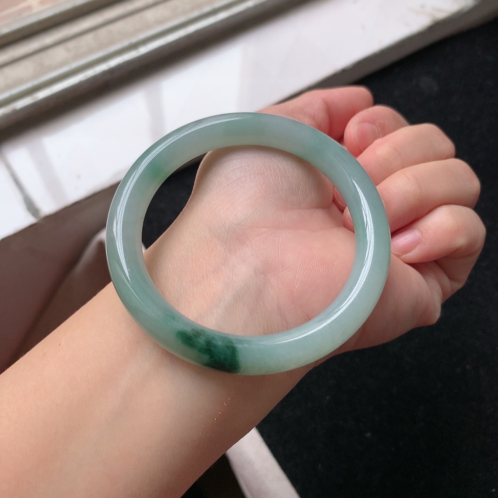 1502号 缅甸天然A货翡翠手镯53圈口飘花圆条手镯