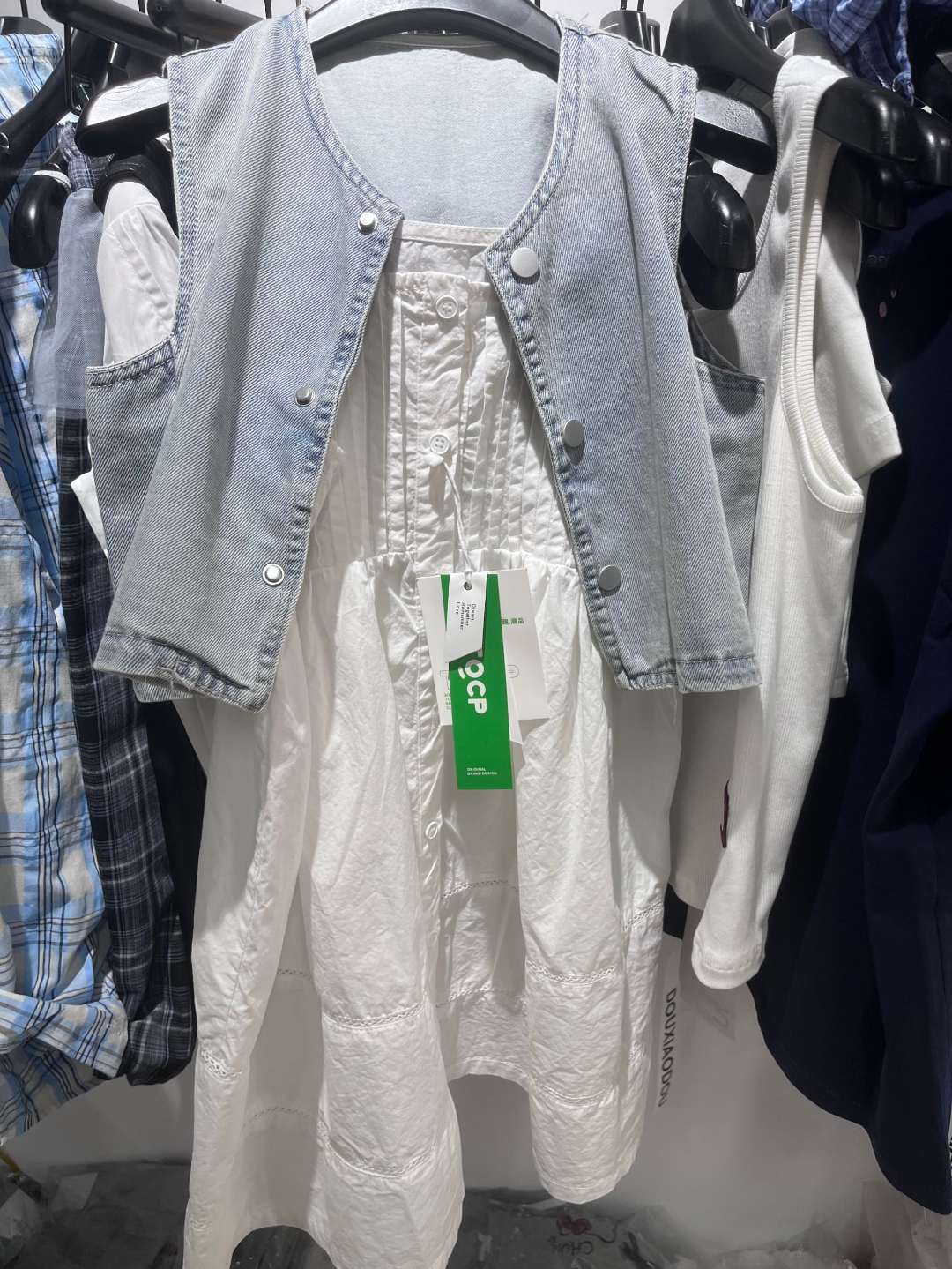 女童高货牛仔马甲白裙子两件套