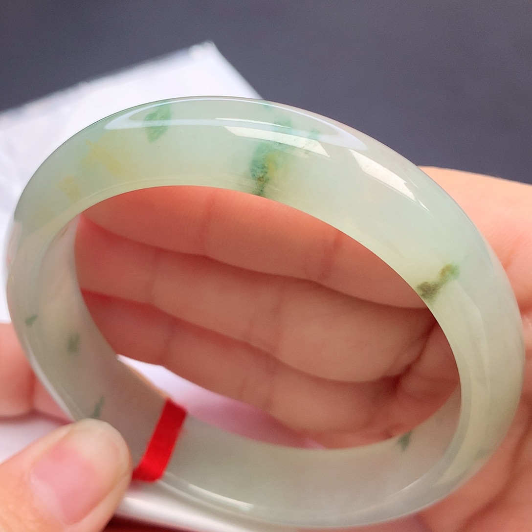 翡翠手镯未镶嵌l n n n n n n n n