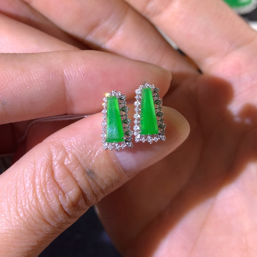 翡翠18K金镶嵌耳饰翡翠