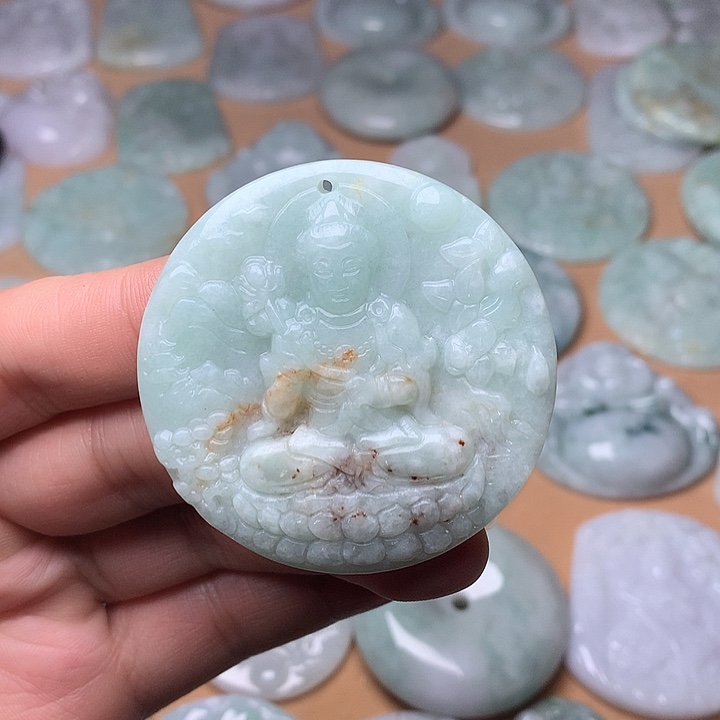 翡翠未镶嵌颈饰大势至