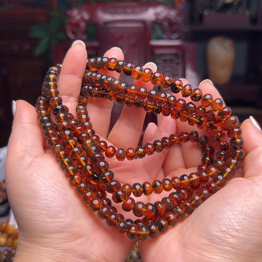 琥珀裸石未镶嵌抚顺琥珀20527。多样性发其一