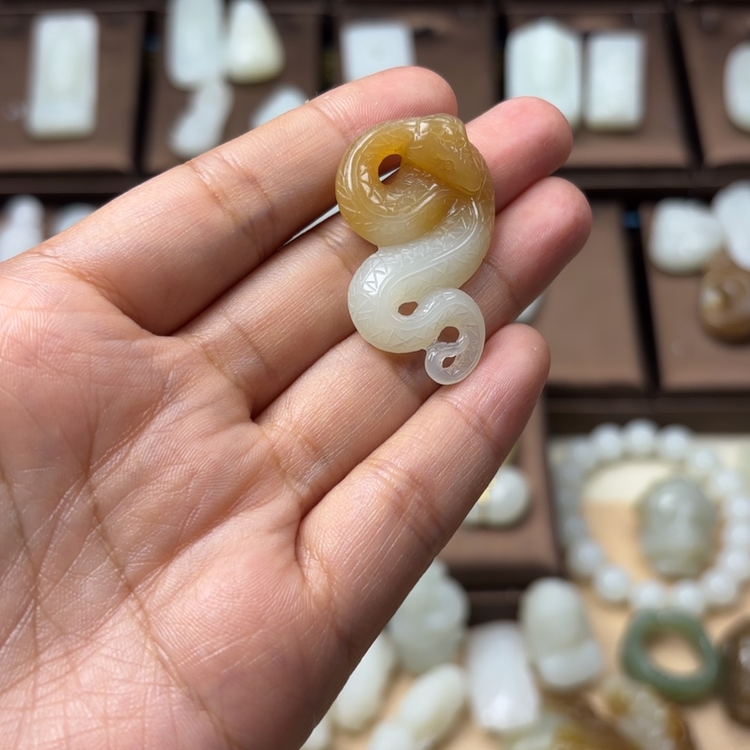 和田玉颈饰未镶嵌W***?