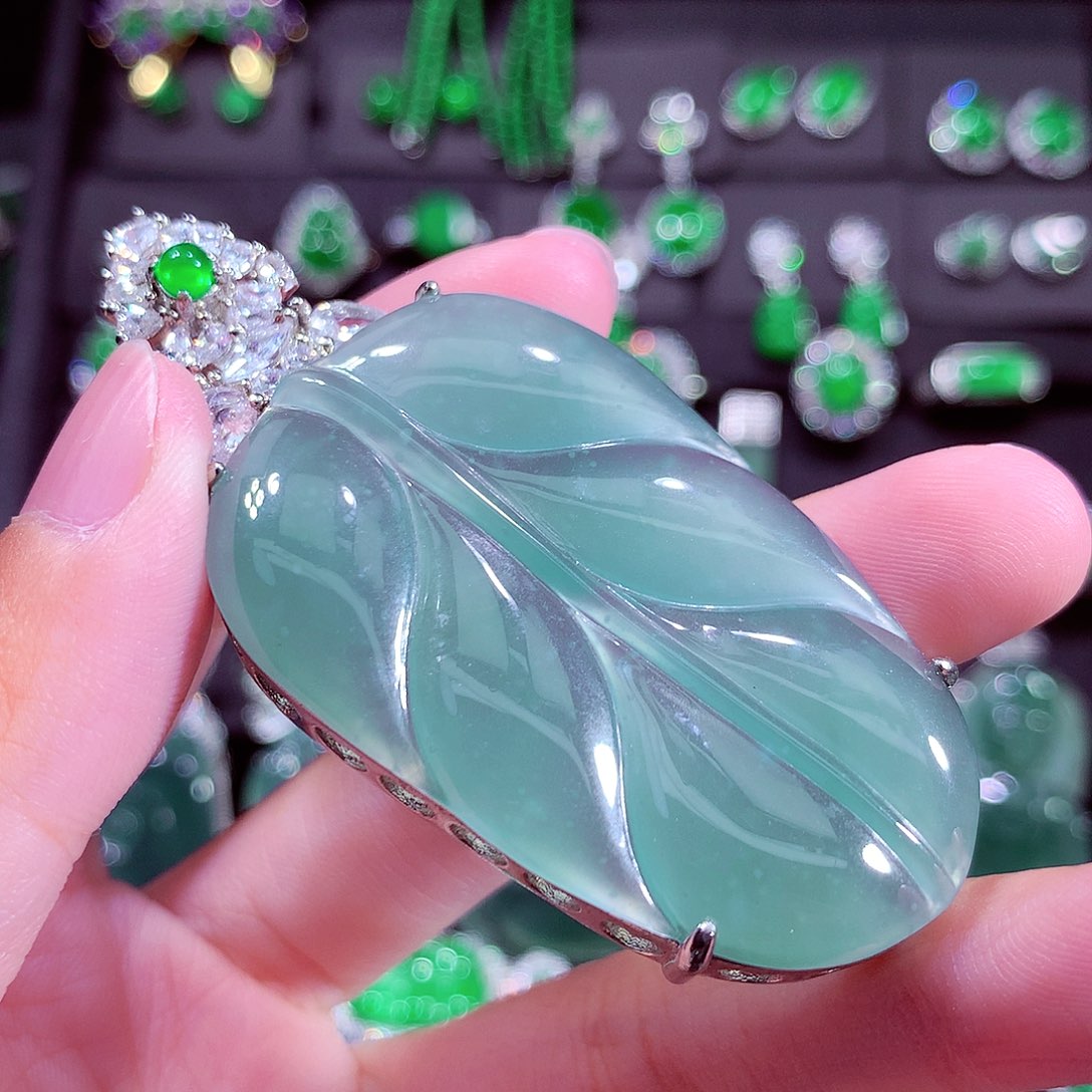 颈饰未镶嵌翡翠天然