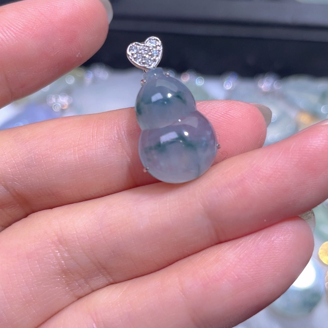 颈饰18K金镶嵌翡翠翡翠