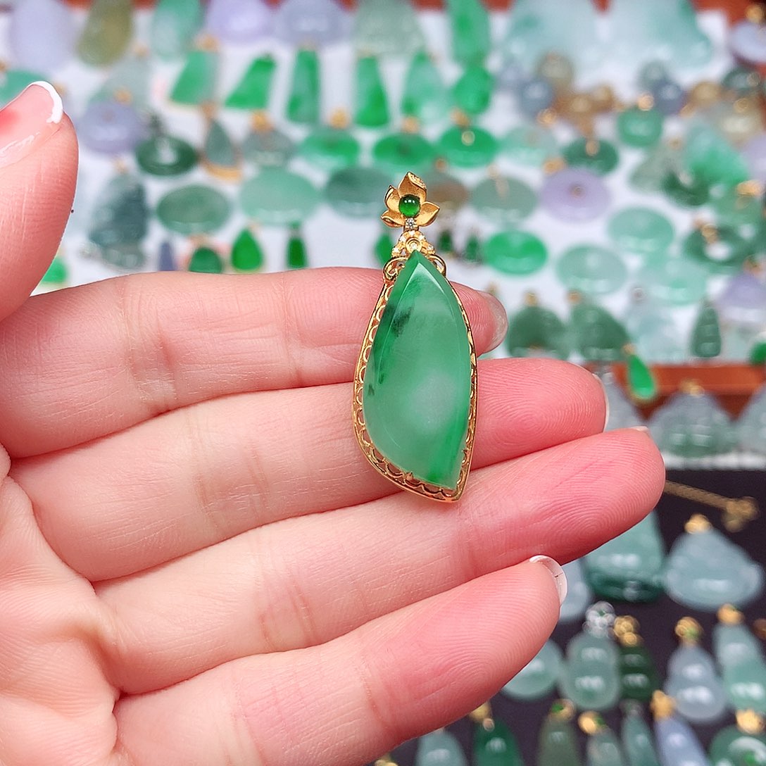 翡翠颈饰18K金镶嵌天然翡翠A货