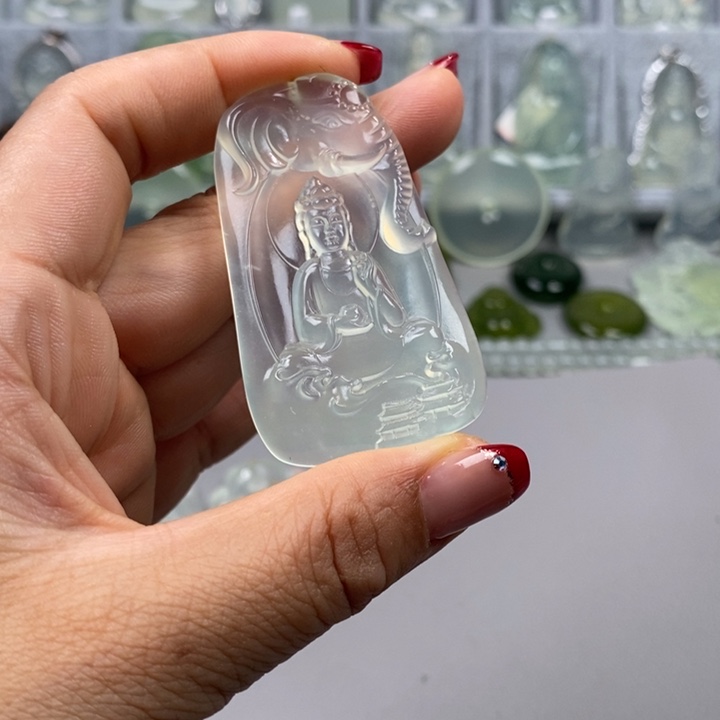 蛇纹石玉颈饰未镶嵌小**男