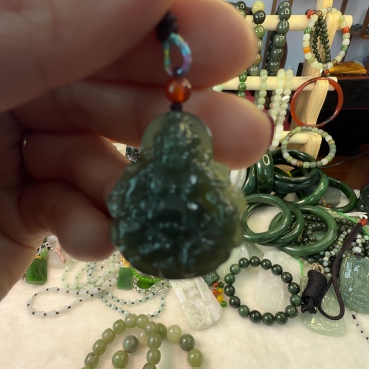 和田玉（碧玉）未镶嵌颈饰财神