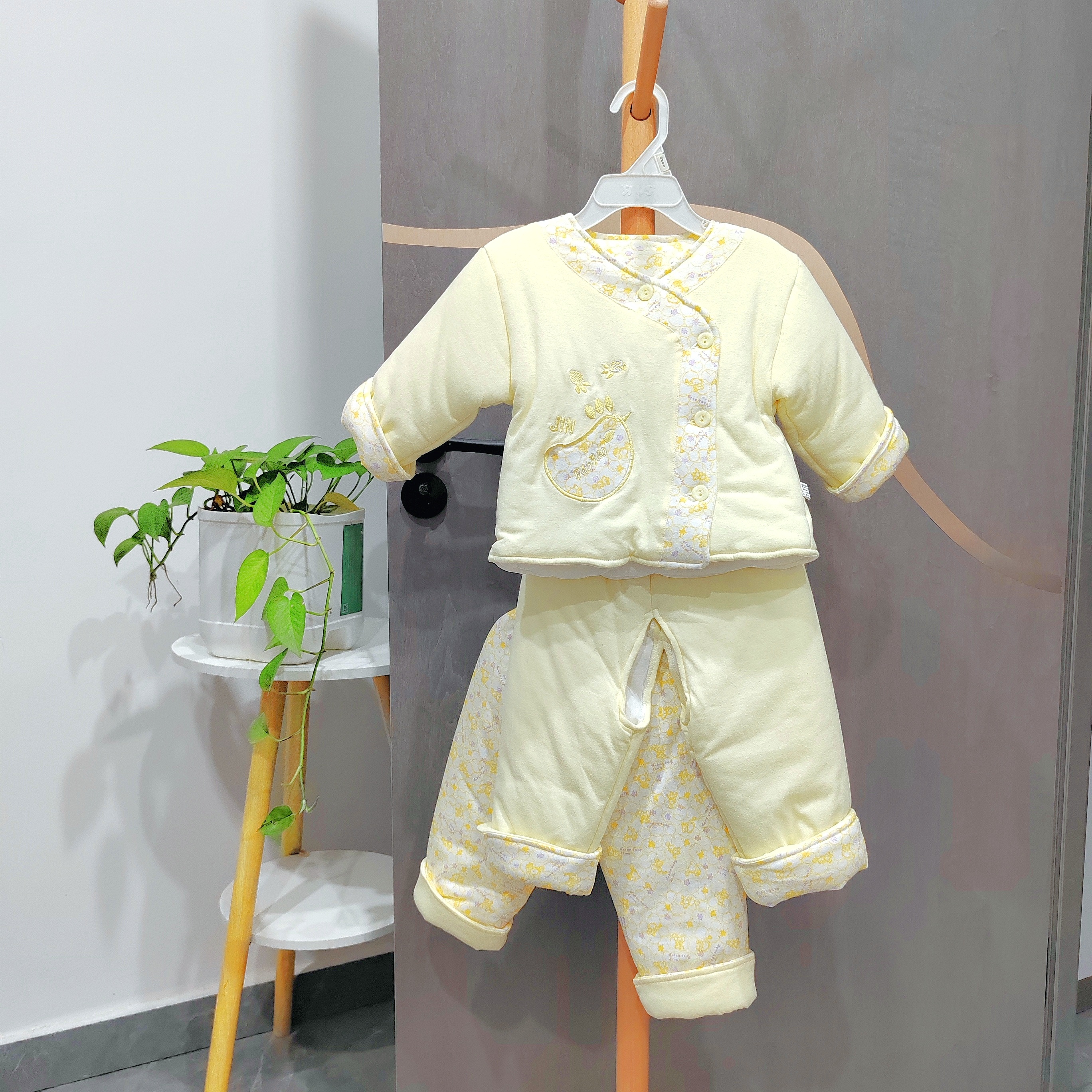 秋冬季新生儿棉衣套装 加厚婴儿三件套童装居家外穿纯棉手感柔软