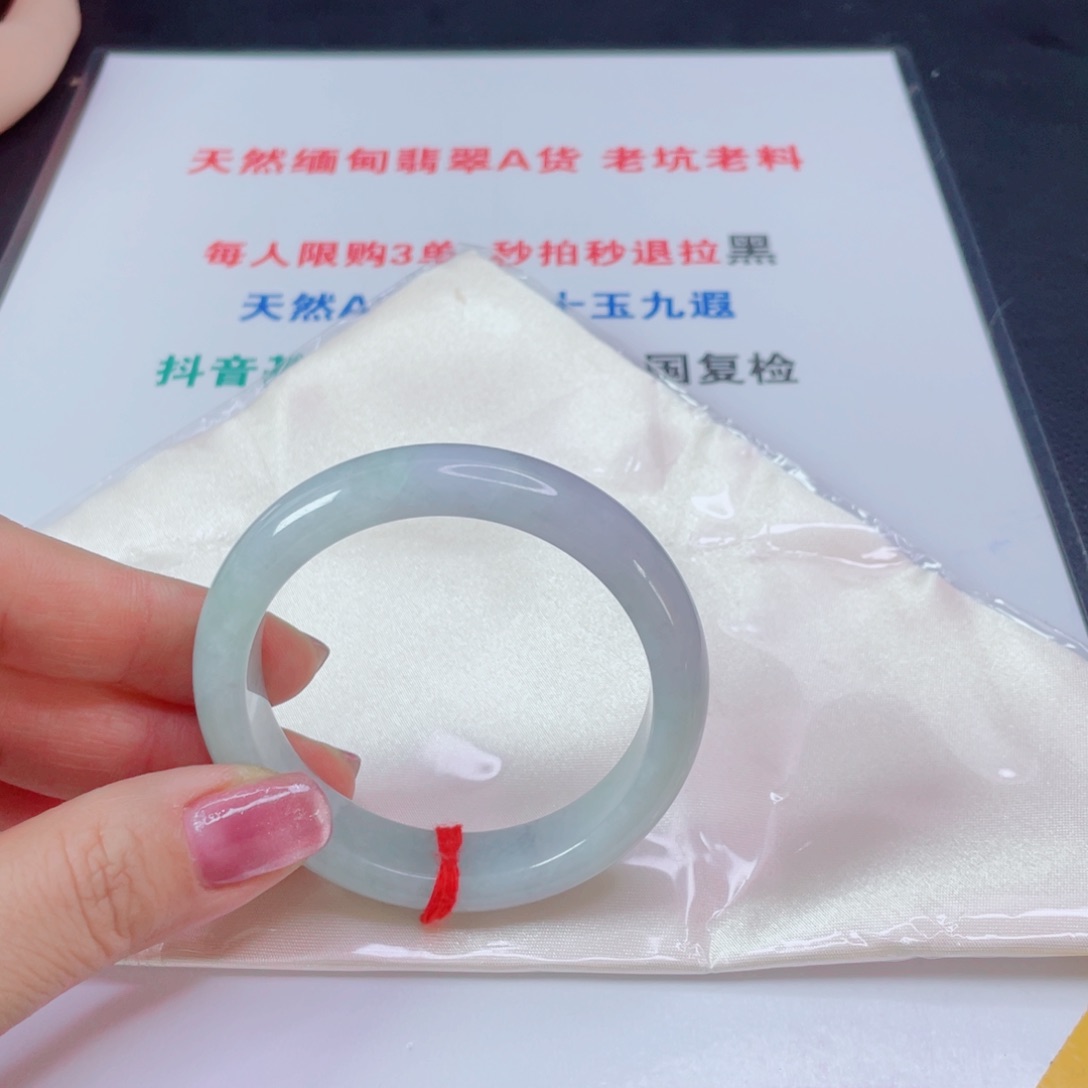 翡翠手镯未镶嵌一**?天然