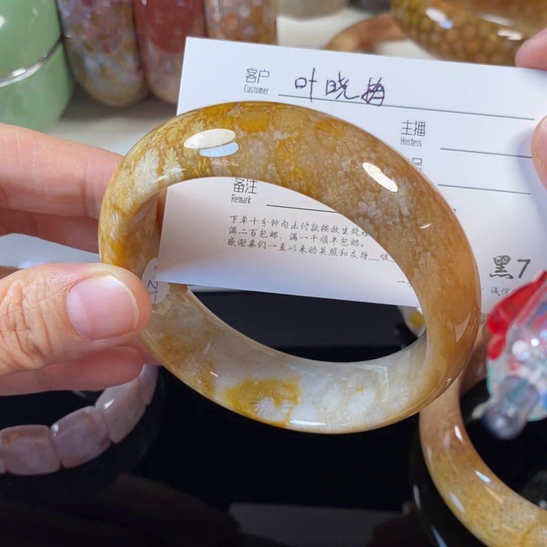 叶***梅硅化珊瑚（珊瑚玉）未镶嵌手镯
