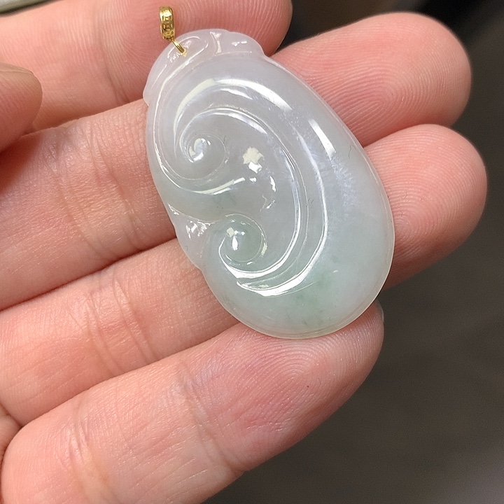 翡翠颈饰18K金镶嵌如意