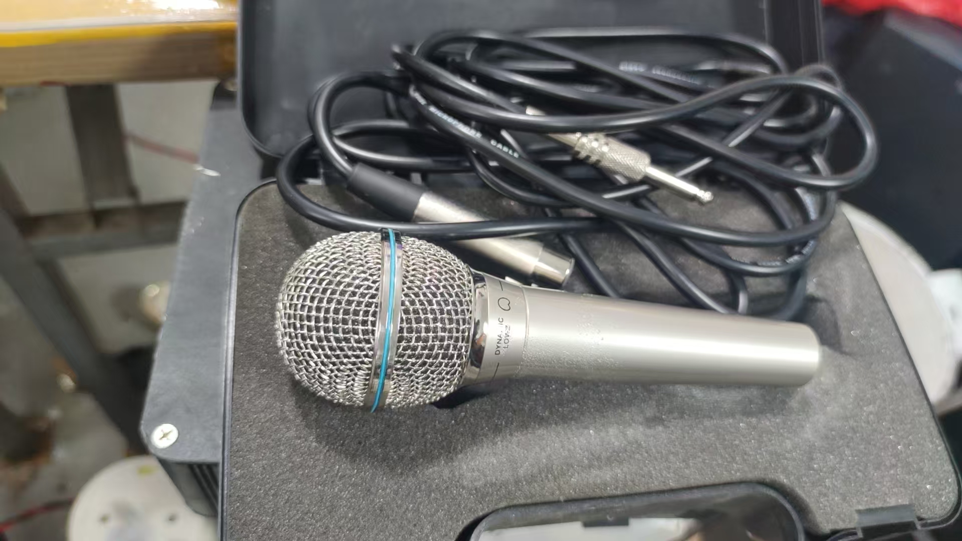 8新  有线话筒一个，不包邮运费到付