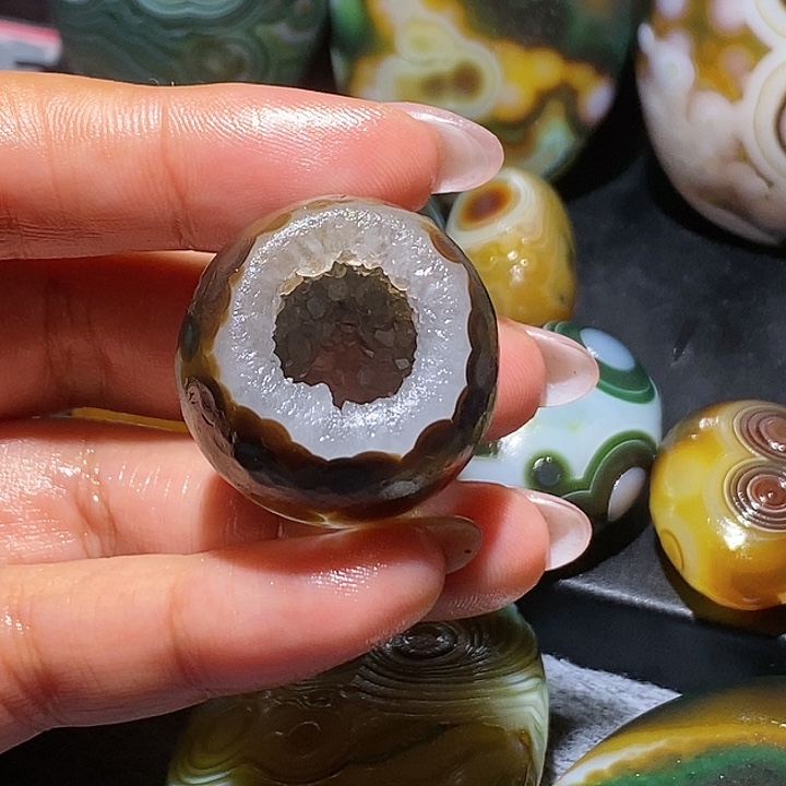 娜***斯玛瑙/玉髓未镶嵌珠宝奇石