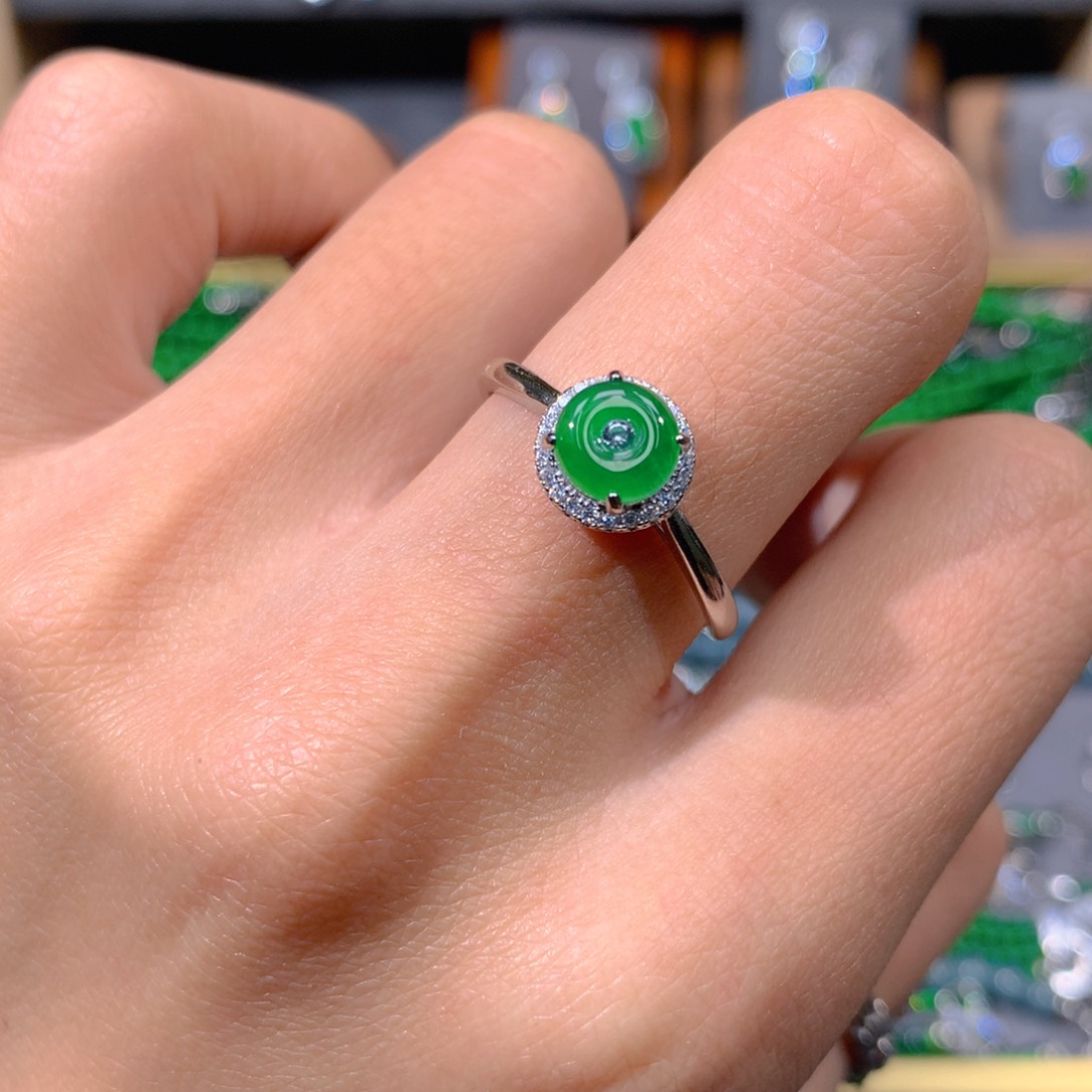 翡翠手链未镶嵌天然翡翠