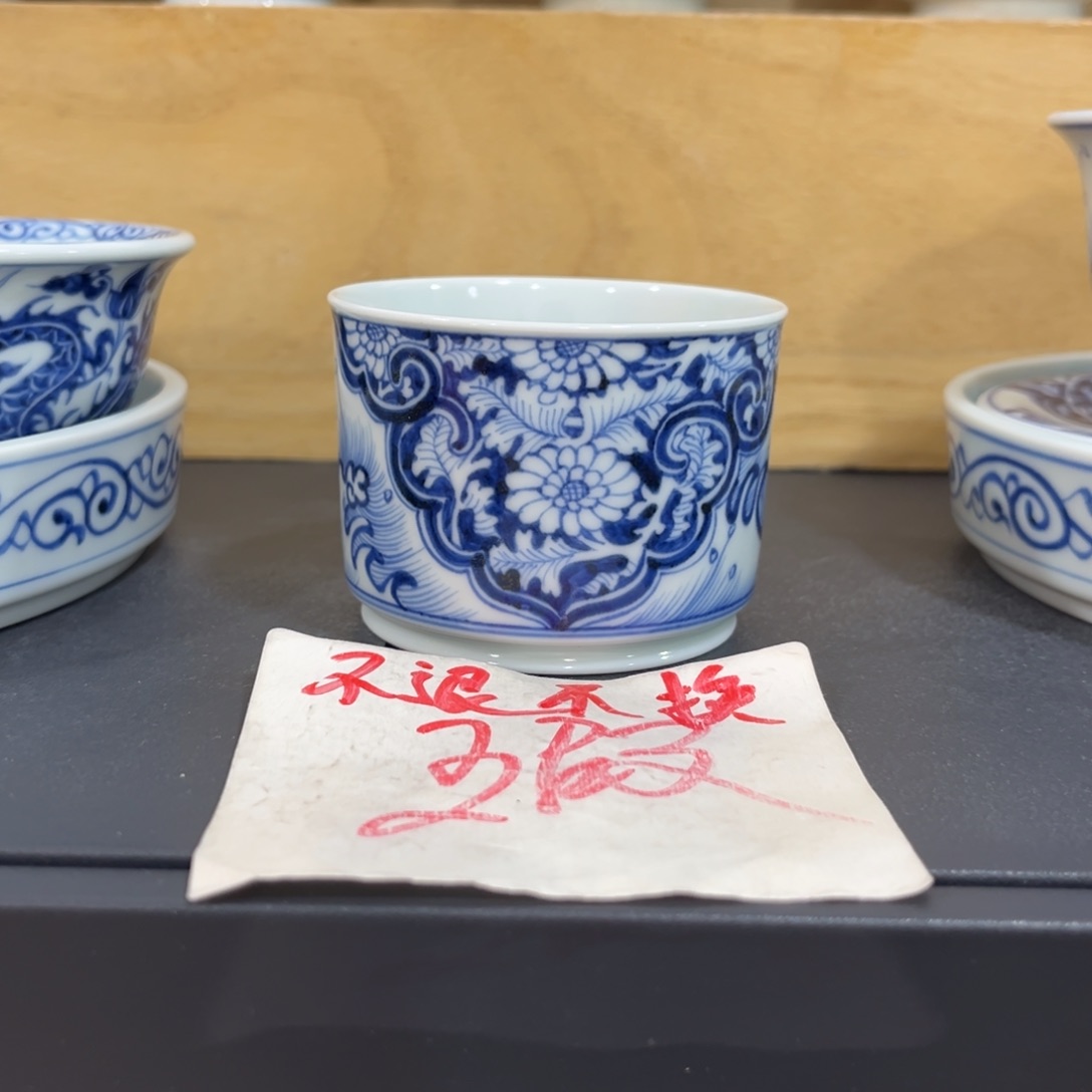 手绘仿元穿花海水容天杯