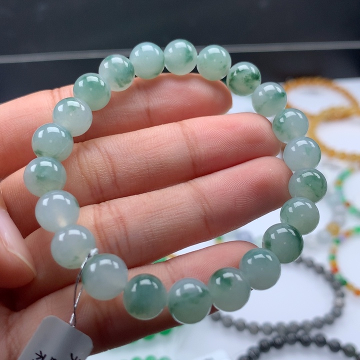 翡翠手镯未镶嵌卡