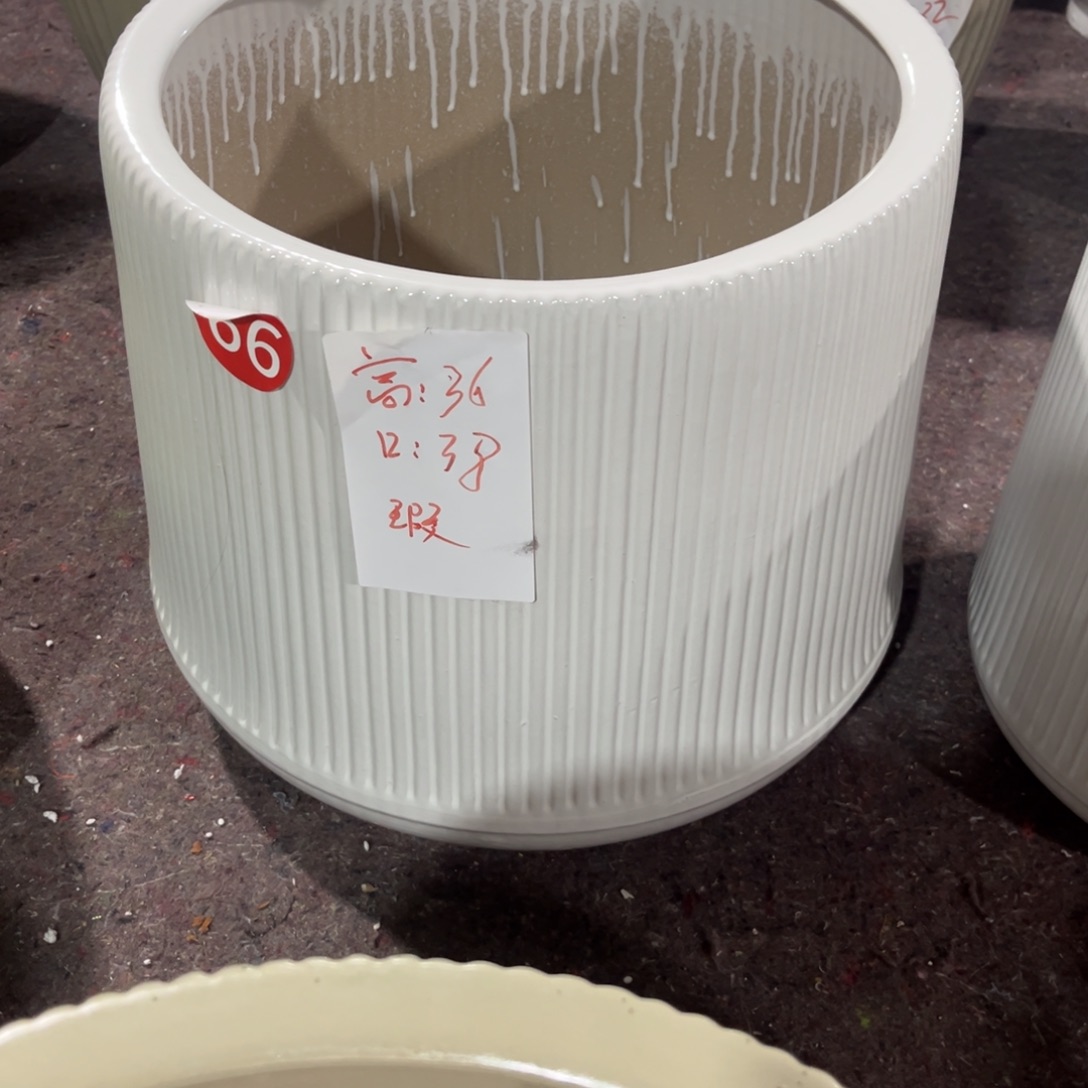 竖条纹大水滴一个花盆