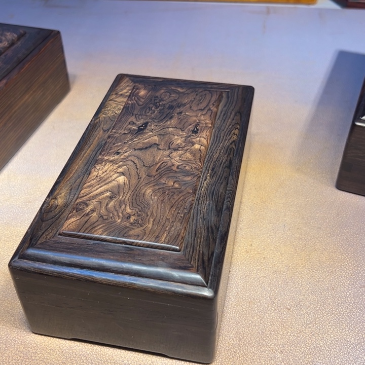 盛***江机关盒。           