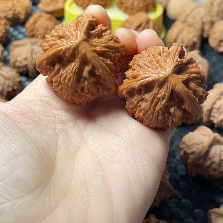 把***歌文玩核桃把件42文山