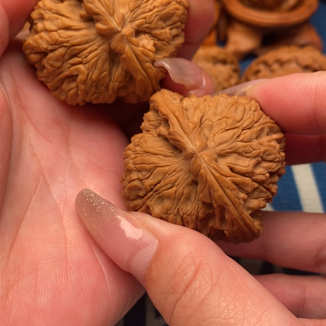 温***蓝文玩核桃吊坠南疆