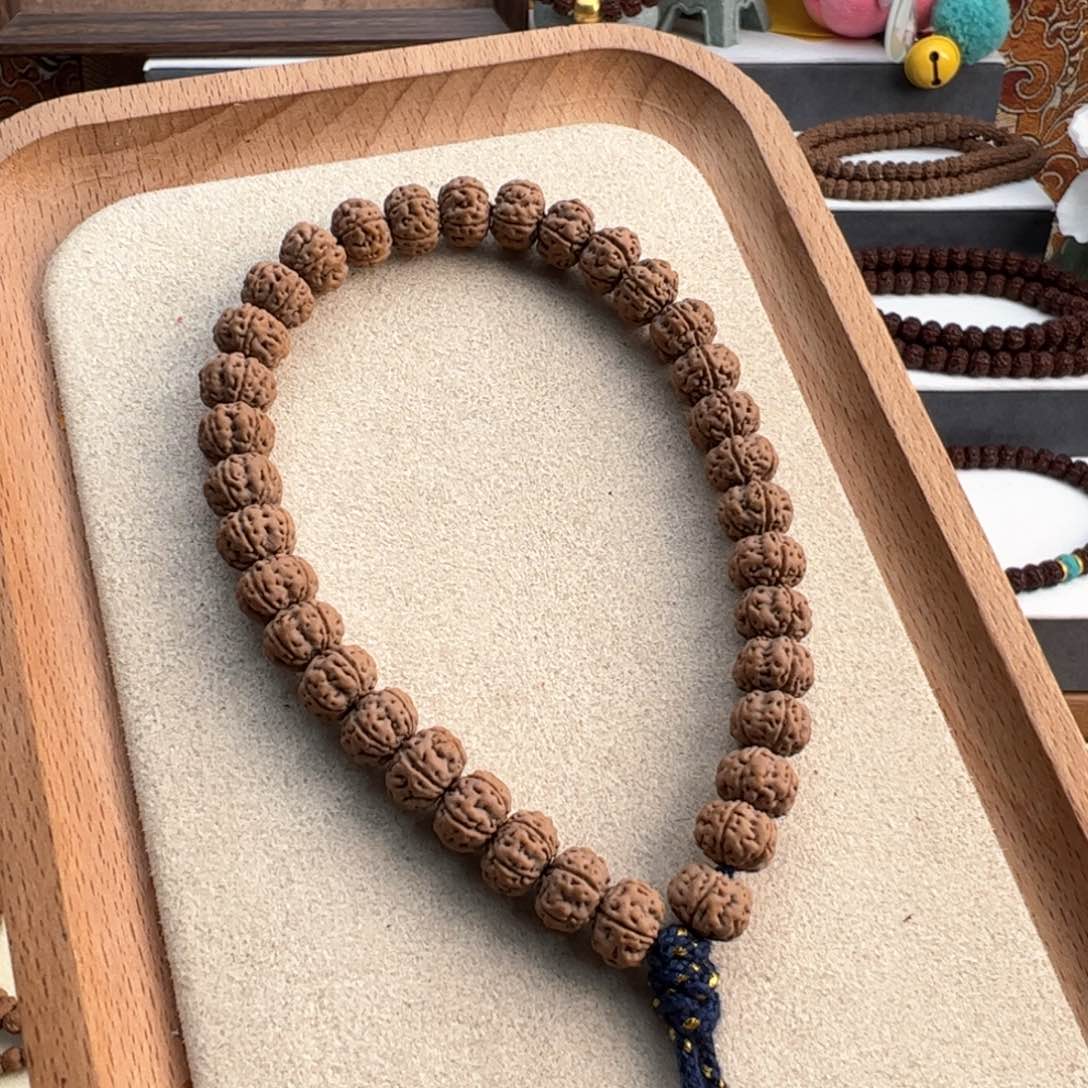 金刚菩提吊坠友***穷原生态老树王小金刚手持