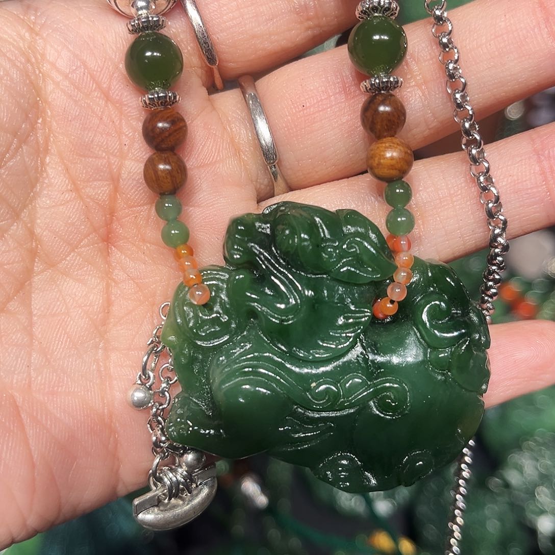 颈饰未镶嵌和田玉（糖玉）