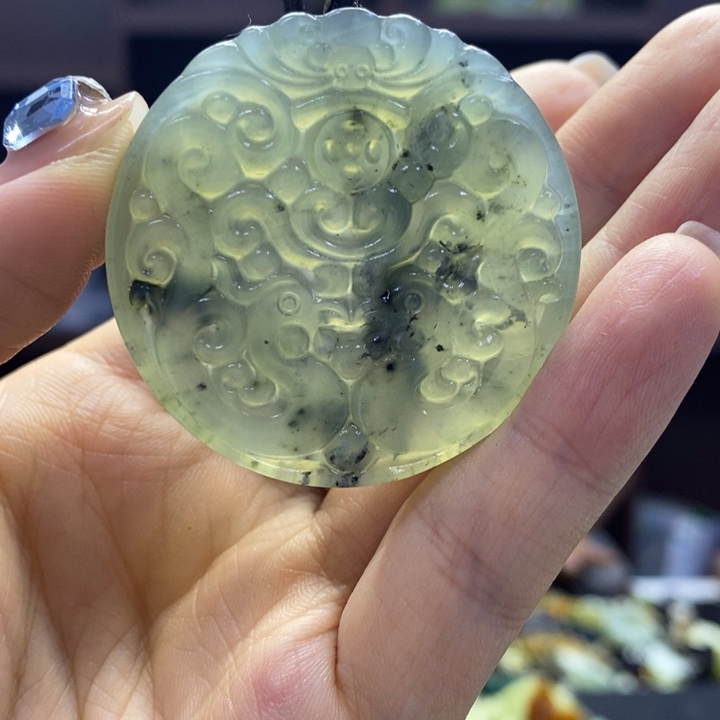 蛇纹石玉未镶嵌颈饰