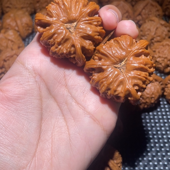 1***3吊坠桃核小妹三棱