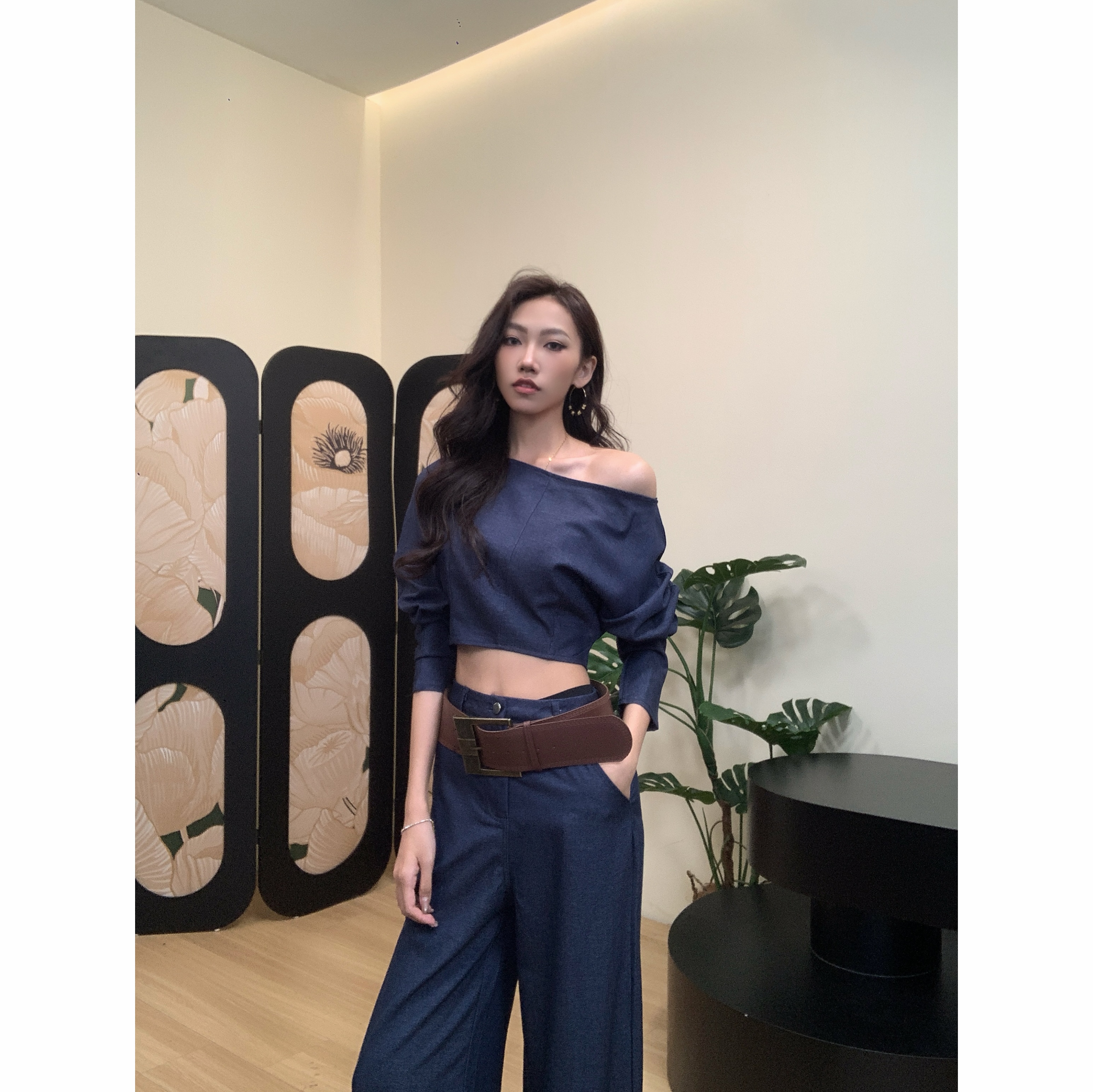 【杨羊羊】夏季薄款牛仔性感上衣阔腿裤套装Y0601