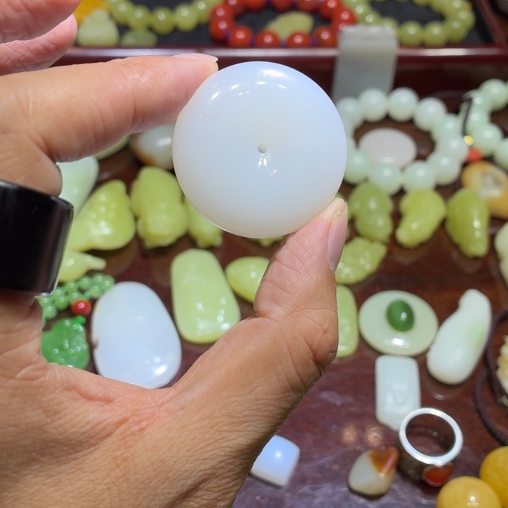 辉***光和田玉未镶嵌车挂