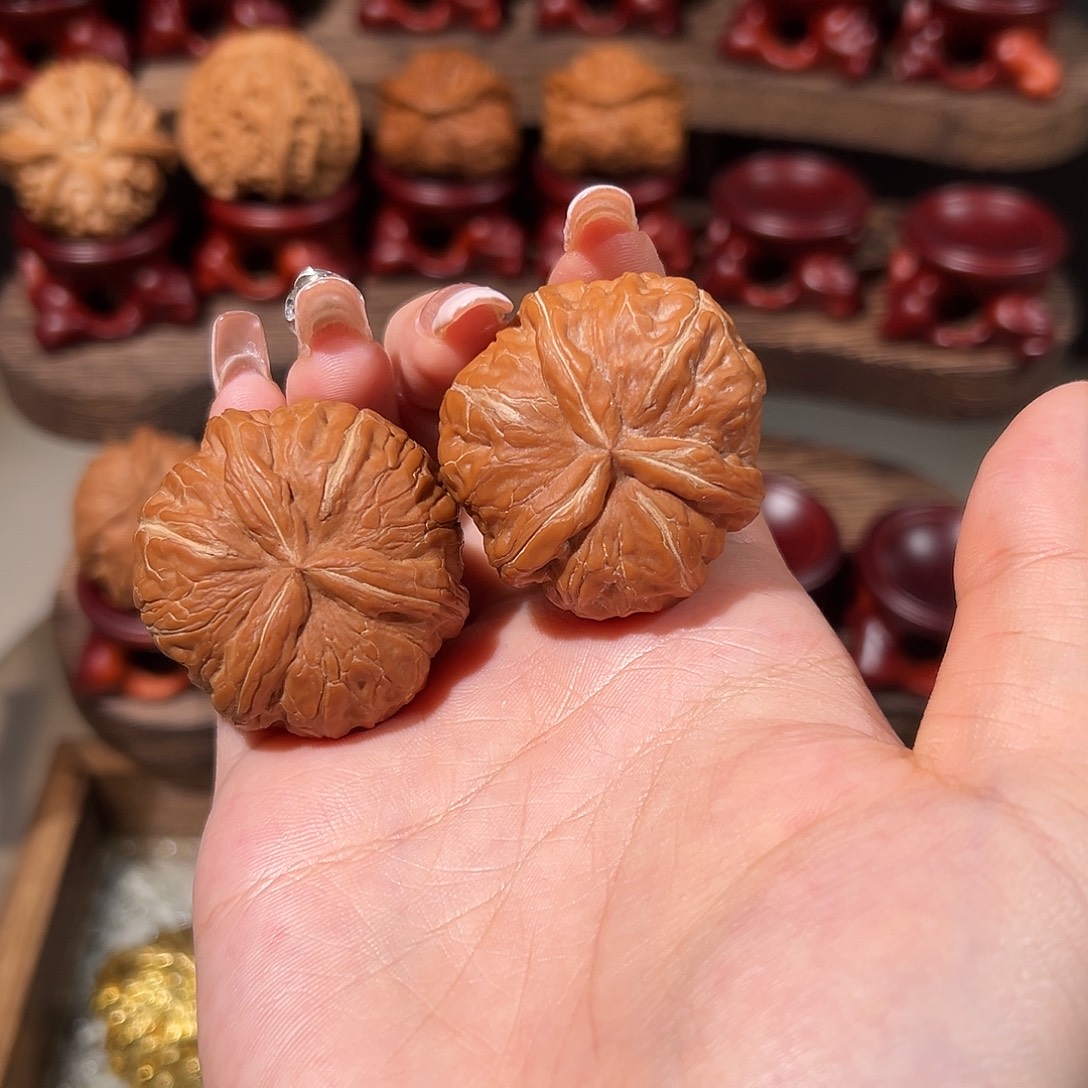 把件文玩核桃元宝三棱