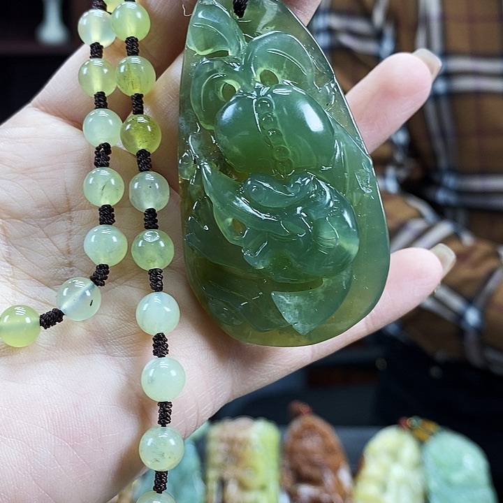 蛇纹石玉吊坠未镶嵌