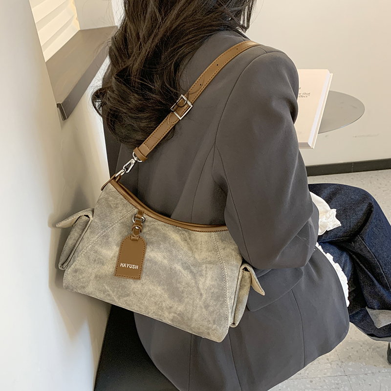 2025秋冬新款小众包包通勤腋下包时尚百搭女士休闲单肩斜挎包