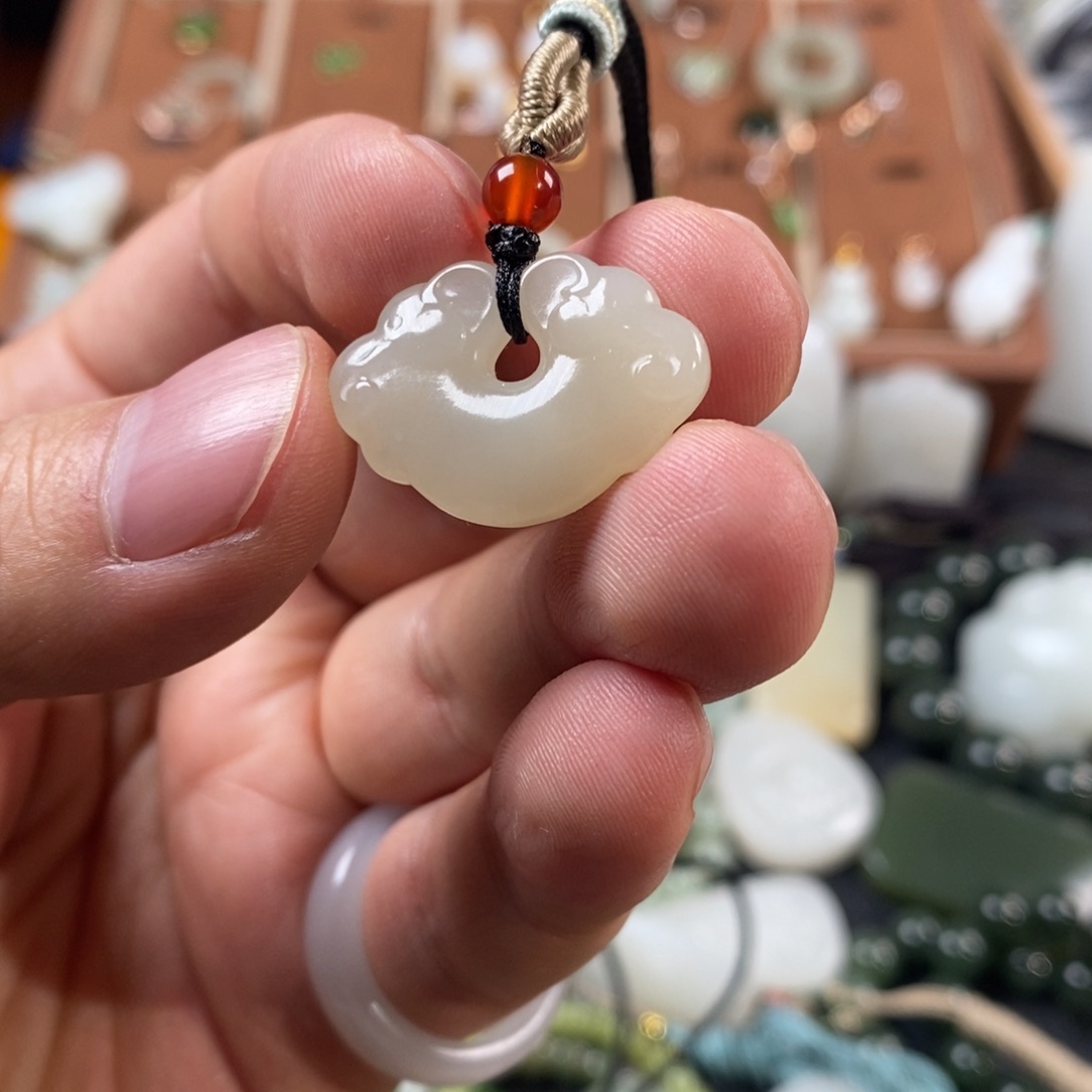 和田玉颈饰未镶嵌