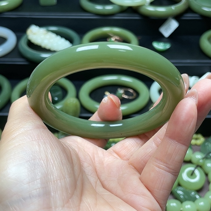 永***恒和田玉未镶嵌手镯